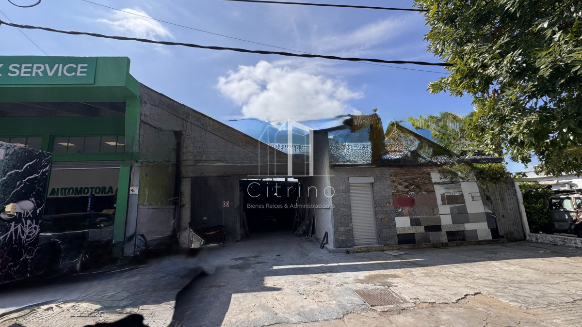 Local Comercial ID.1674 - Local con dos casas.