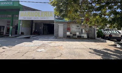 Local con dos casas.