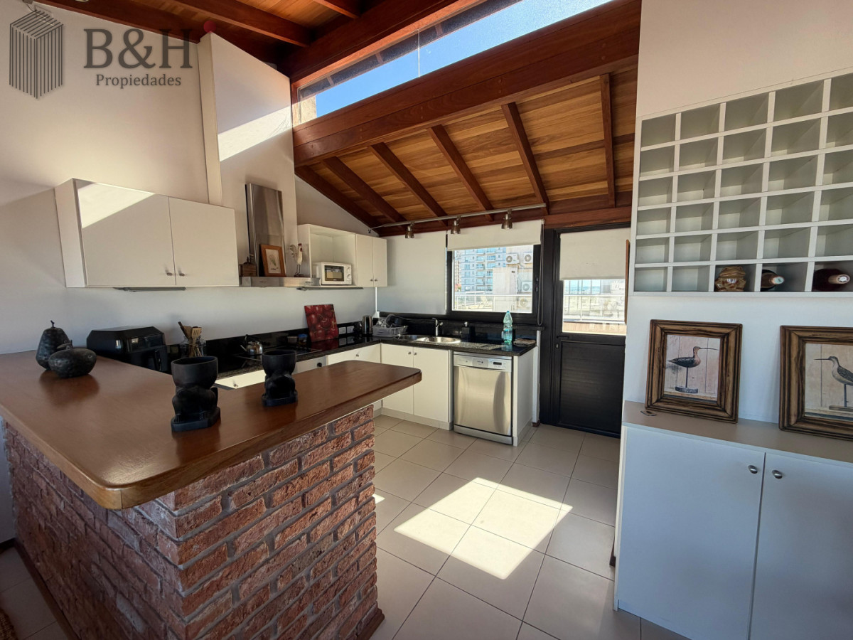 Apartamento ID.7244 - PUNTA DEL ESTE PENINSULA PENT HOUSE 2 DORMITORIOS 3 BAÑOS TERRAZA CON VISTA!!! GARAGE