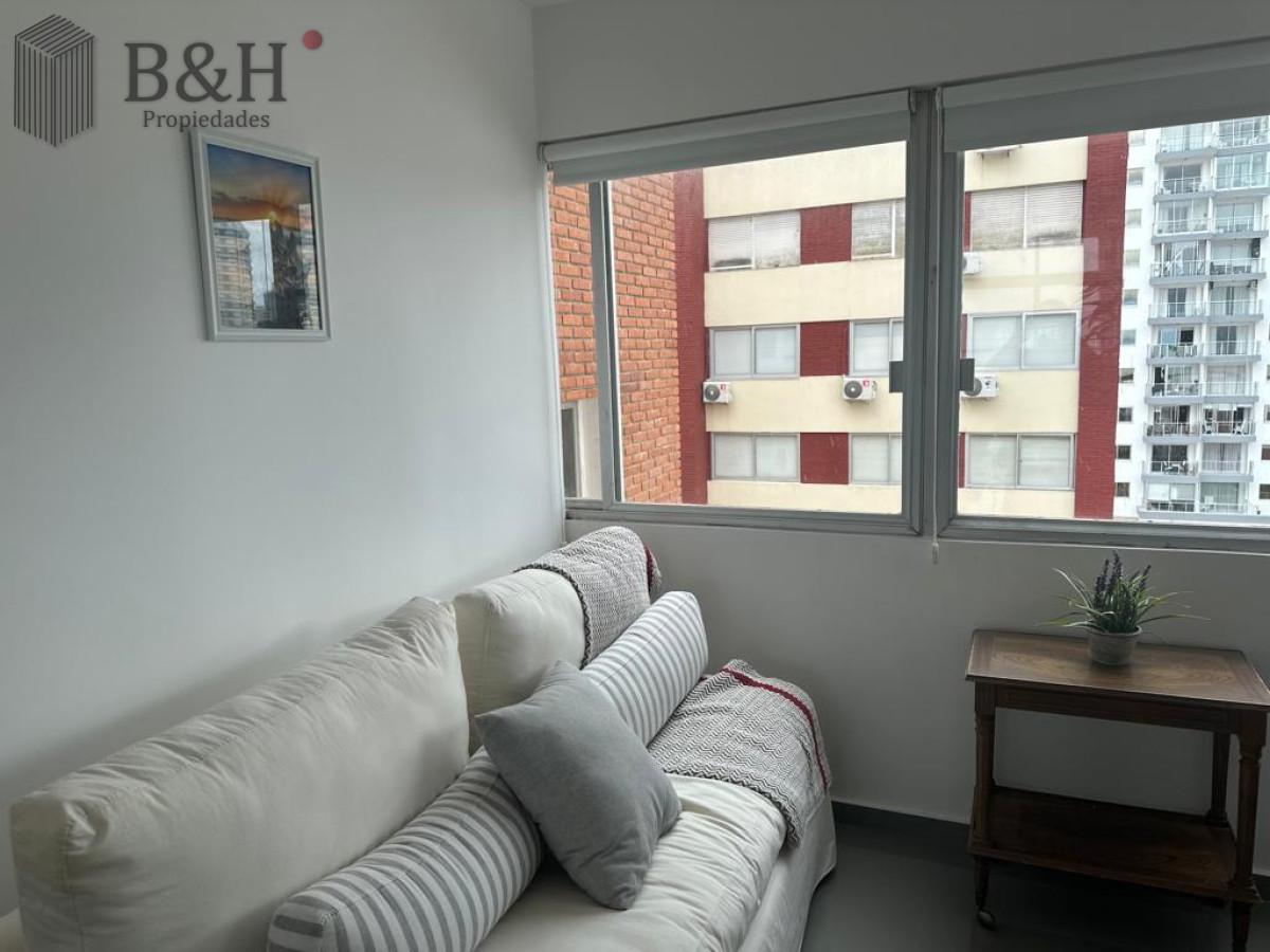 Apartamento ID.5111 - Frente al mar. Apartamento en alquiler anual de 3 dormitorios en Punta del Este 