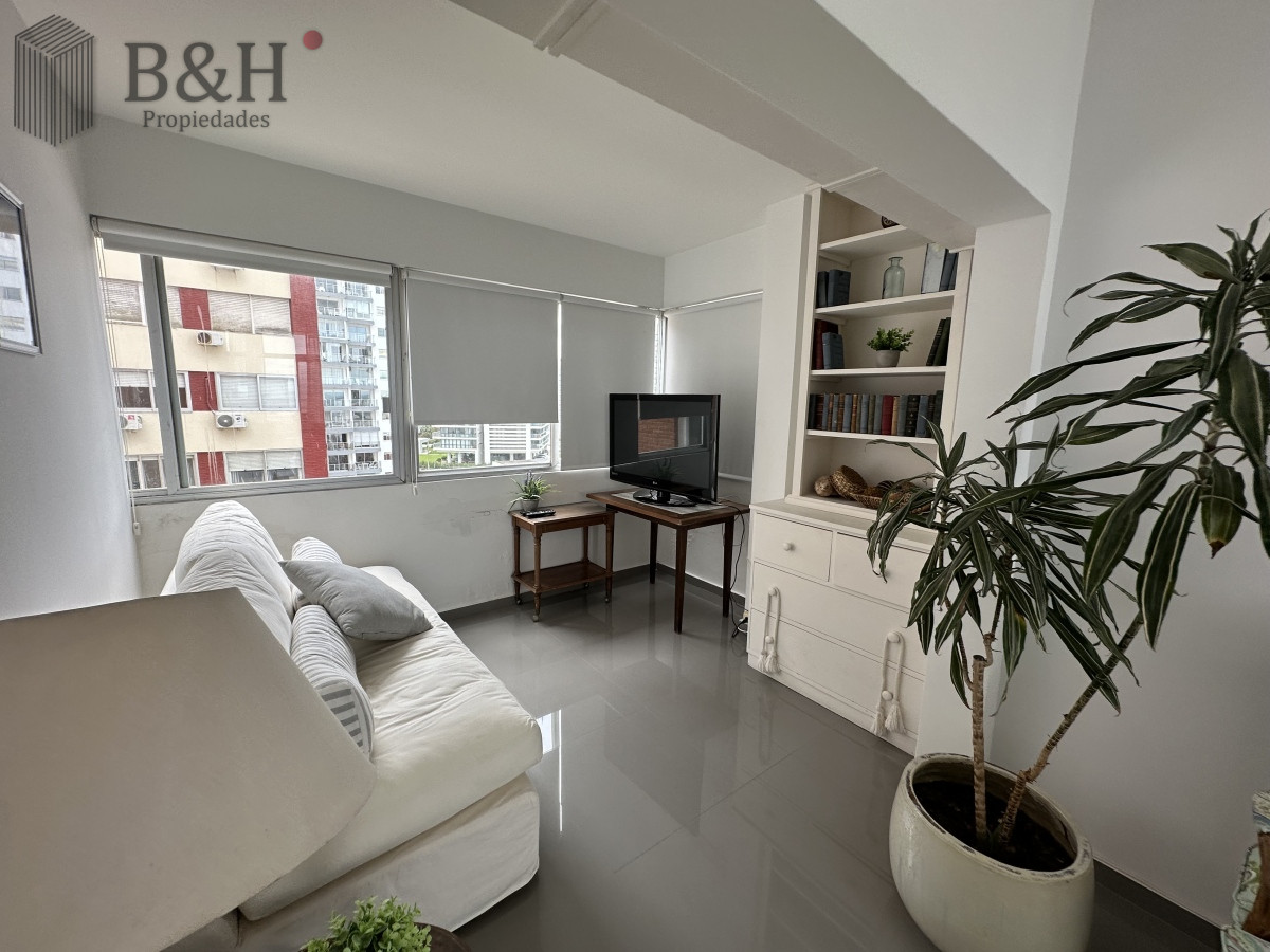 Apartamento ID.5111 - Frente al mar. Apartamento en alquiler anual de 3 dormitorios en Punta del Este 