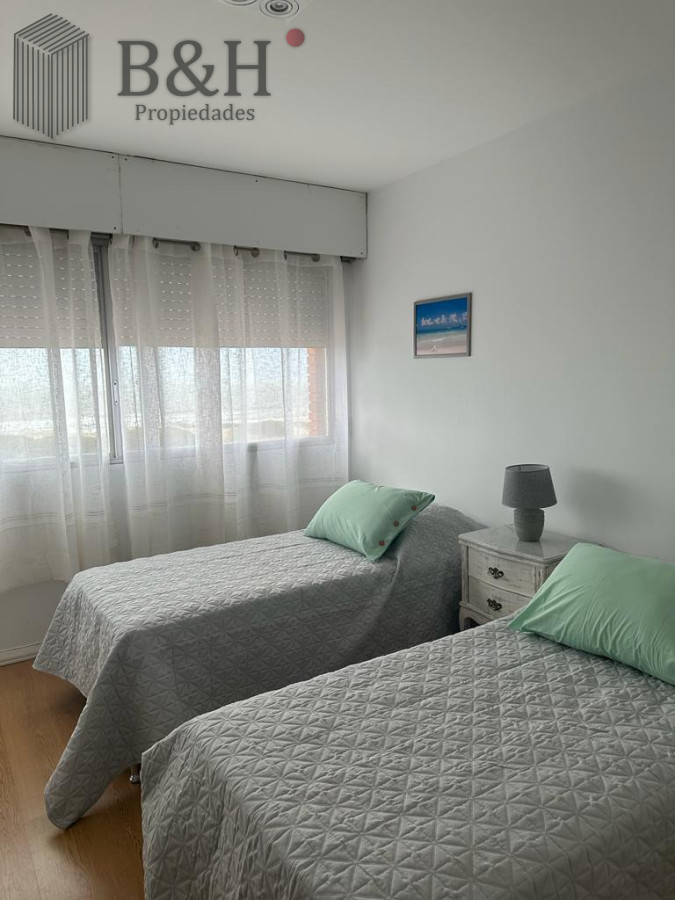 Apartamento ID.5111 - Frente al mar. Apartamento en alquiler anual de 3 dormitorios en Punta del Este 