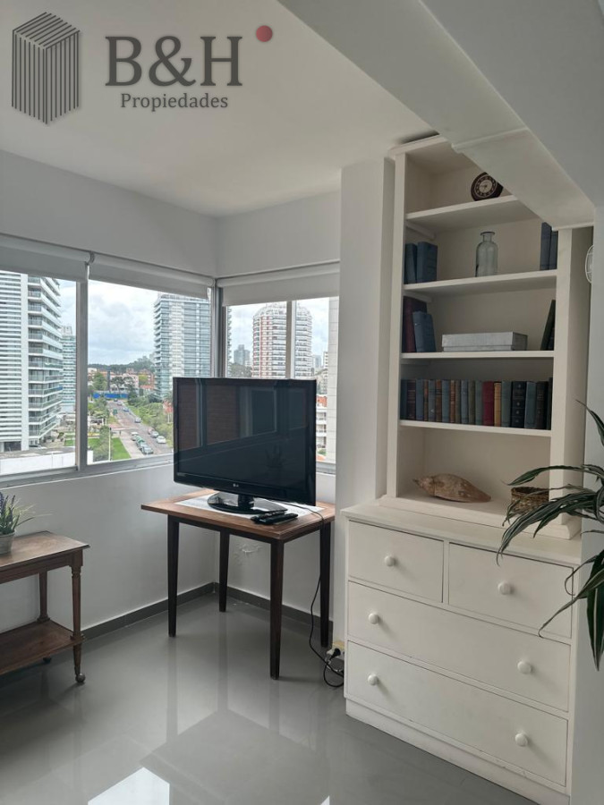 Apartamento ID.5111 - Frente al mar. Apartamento en alquiler anual de 3 dormitorios en Punta del Este 
