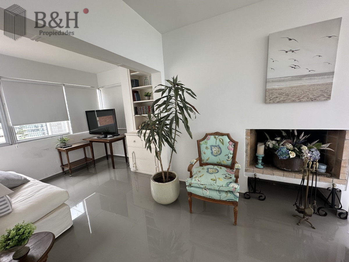 Apartamento ID.5111 - Frente al mar. Apartamento en alquiler anual de 3 dormitorios en Punta del Este 