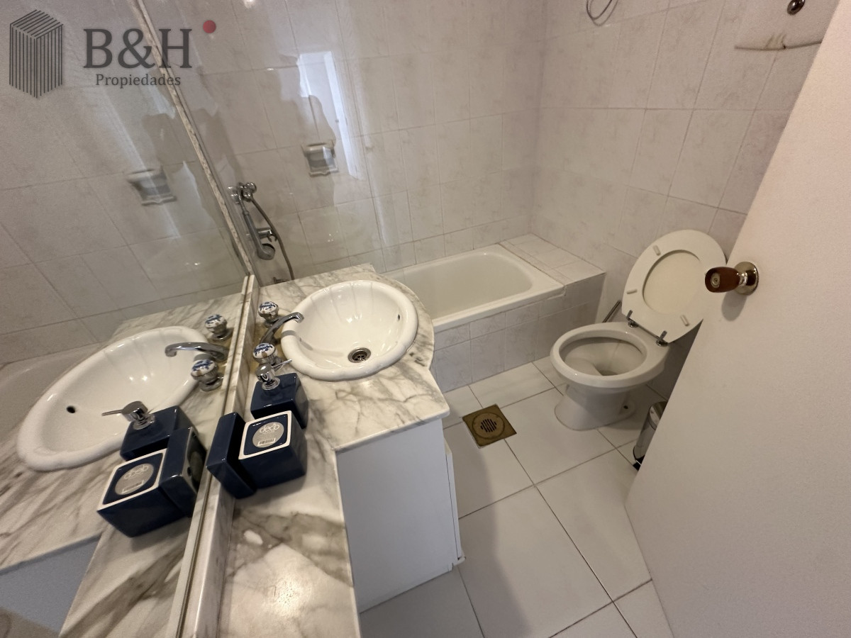 Apartamento ID.5111 - Frente al mar. Apartamento en alquiler anual de 3 dormitorios en Punta del Este 