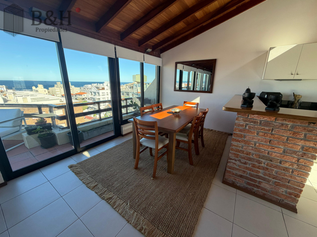 Apartamento ID.7244 - PUNTA DEL ESTE PENINSULA PENT HOUSE 2 DORMITORIOS 3 BAÑOS TERRAZA CON VISTA!!! GARAGE