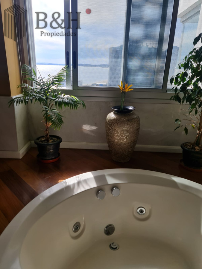 Apartamento ID.5800 - PUNTA DEL ESTE MANSA APTO 3 SUITES BALCON CON PARRILLERO EXCELENTE VISTA Y AMENITIES!