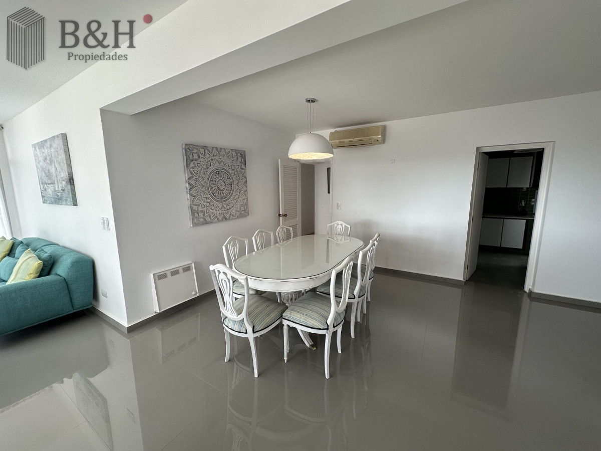 Apartamento ID.5111 - Frente al mar. Apartamento en alquiler anual de 3 dormitorios en Punta del Este 