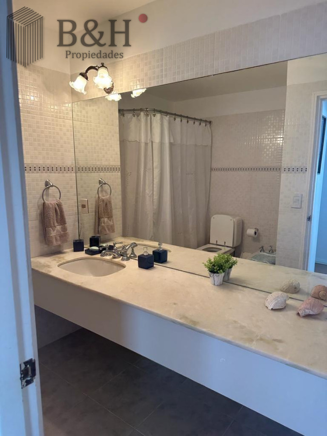 Apartamento ID.5111 - Frente al mar. Apartamento en alquiler anual de 3 dormitorios en Punta del Este 