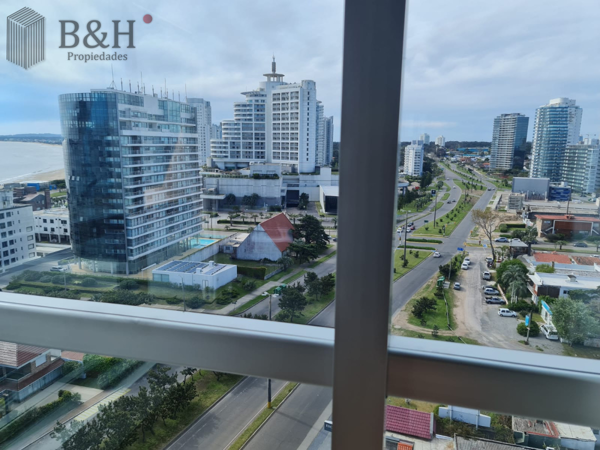 Apartamento ID.5800 - PUNTA DEL ESTE MANSA APTO 3 SUITES BALCON CON PARRILLERO EXCELENTE VISTA Y AMENITIES!