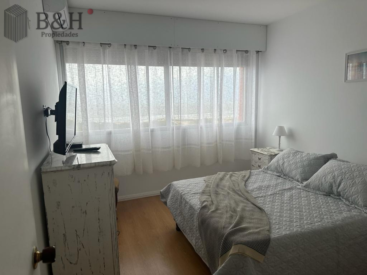 Apartamento ID.5111 - Frente al mar. Apartamento en alquiler anual de 3 dormitorios en Punta del Este 
