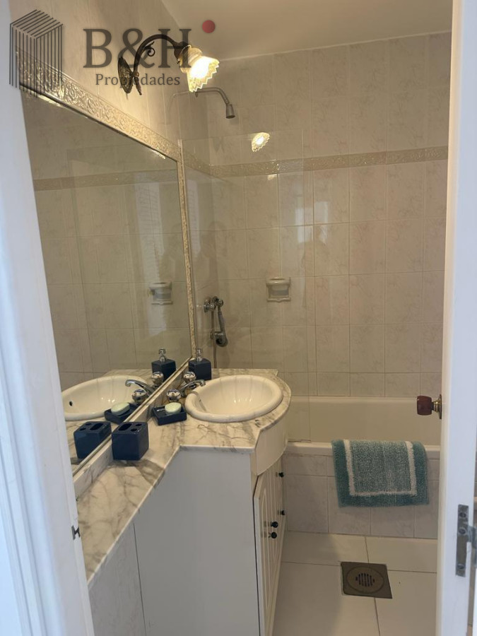 Apartamento ID.5111 - Frente al mar. Apartamento en alquiler anual de 3 dormitorios en Punta del Este 