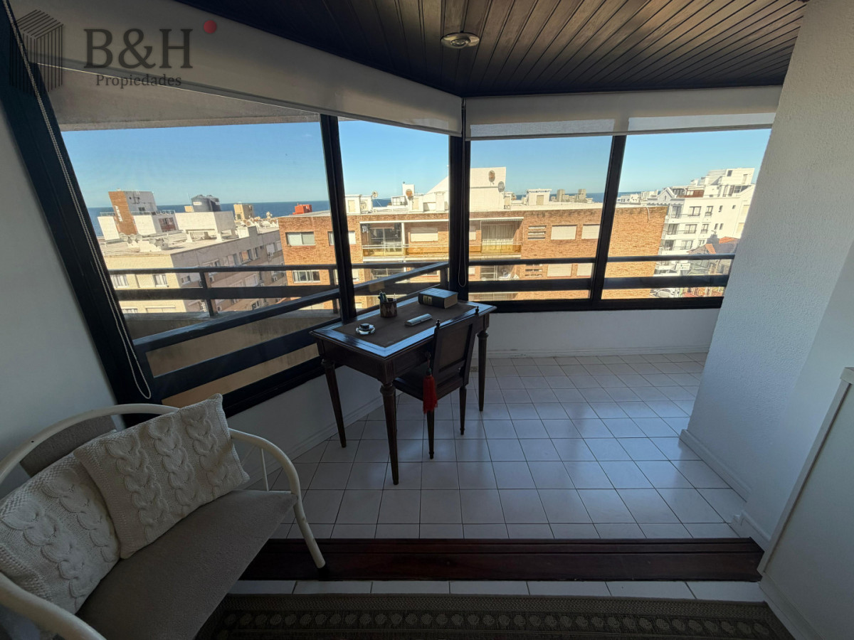 Apartamento ID.7244 - PUNTA DEL ESTE PENINSULA PENT HOUSE 2 DORMITORIOS 3 BAÑOS TERRAZA CON VISTA!!! GARAGE