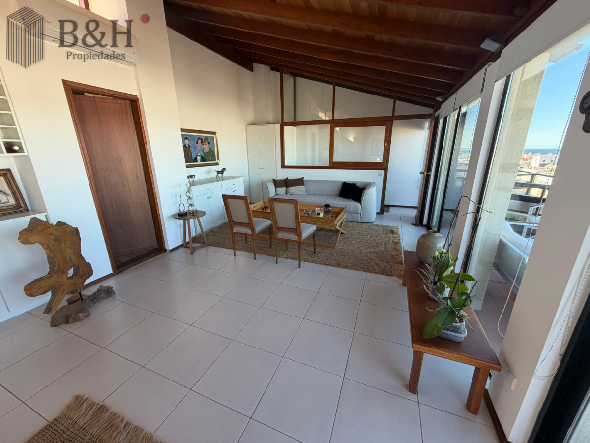 Apartamento ID.7244 - PUNTA DEL ESTE PENINSULA PENT HOUSE 2 DORMITORIOS 3 BAÑOS TERRAZA CON VISTA!!! GARAGE