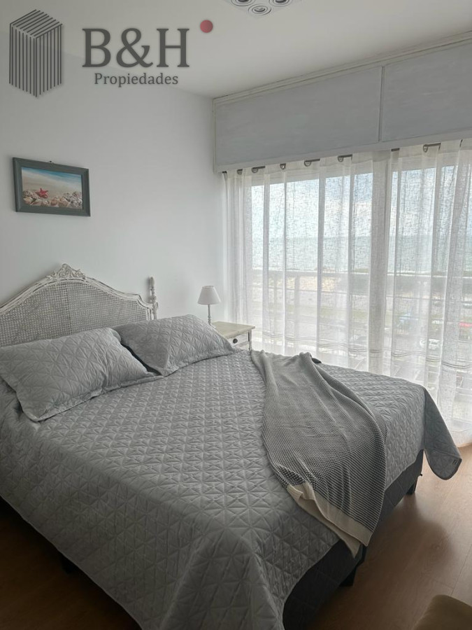 Apartamento ID.5111 - Frente al mar. Apartamento en alquiler anual de 3 dormitorios en Punta del Este 