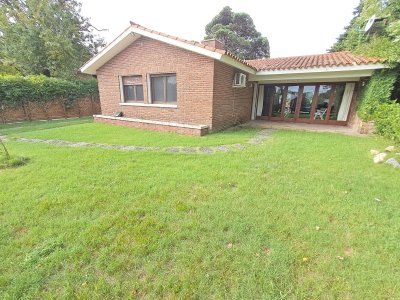 PUNTA DEL ESTE MANSA CASA DE 2 DORMITORIOS Y DEPENDENCIA EN VENTA