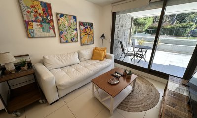 En venta y alquiler anual apartamento de 2 dormitorios en Punta del Este