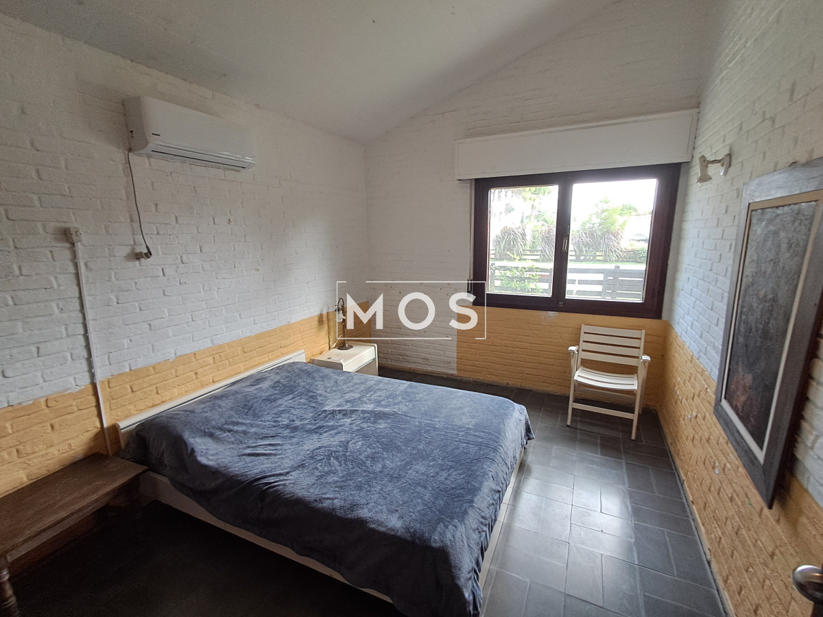 Casa ID.2727 - PUNTA DEL ESTE MANSA CASA DE 2 DORMITORIOS Y DEPENDENCIA EN VENTA