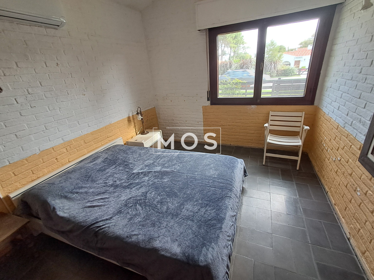 Casa ID.2727 - PUNTA DEL ESTE MANSA CASA DE 2 DORMITORIOS Y DEPENDENCIA EN VENTA