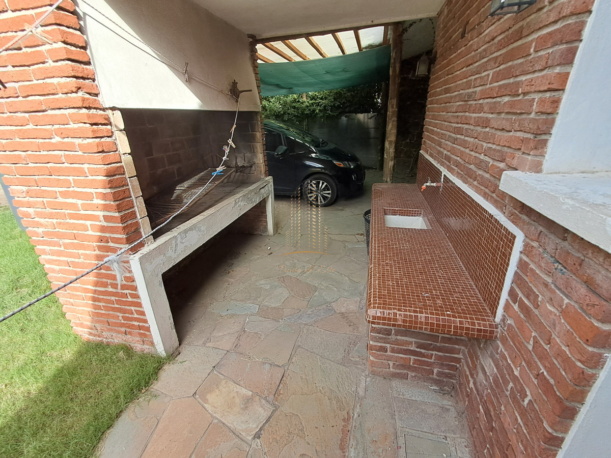 Casa ID.750 - PUNTA DEL ESTE MANSA CASA DE 2 DORMITORIOS Y DEPENDENCIA EN VENTA