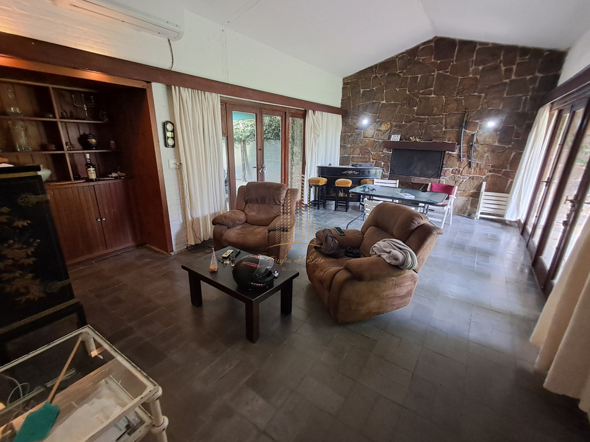 Casa ID.750 - PUNTA DEL ESTE MANSA CASA DE 2 DORMITORIOS Y DEPENDENCIA EN VENTA