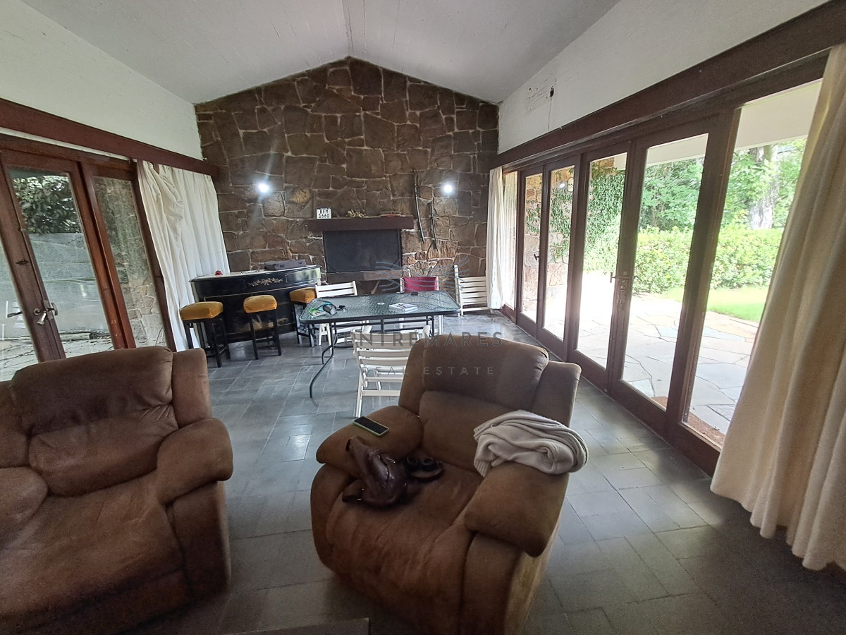 Casa ID.123 - PUNTA DEL ESTE MANSA CASA DE 2 DORMITORIOS Y DEPENDENCIA EN VENTA