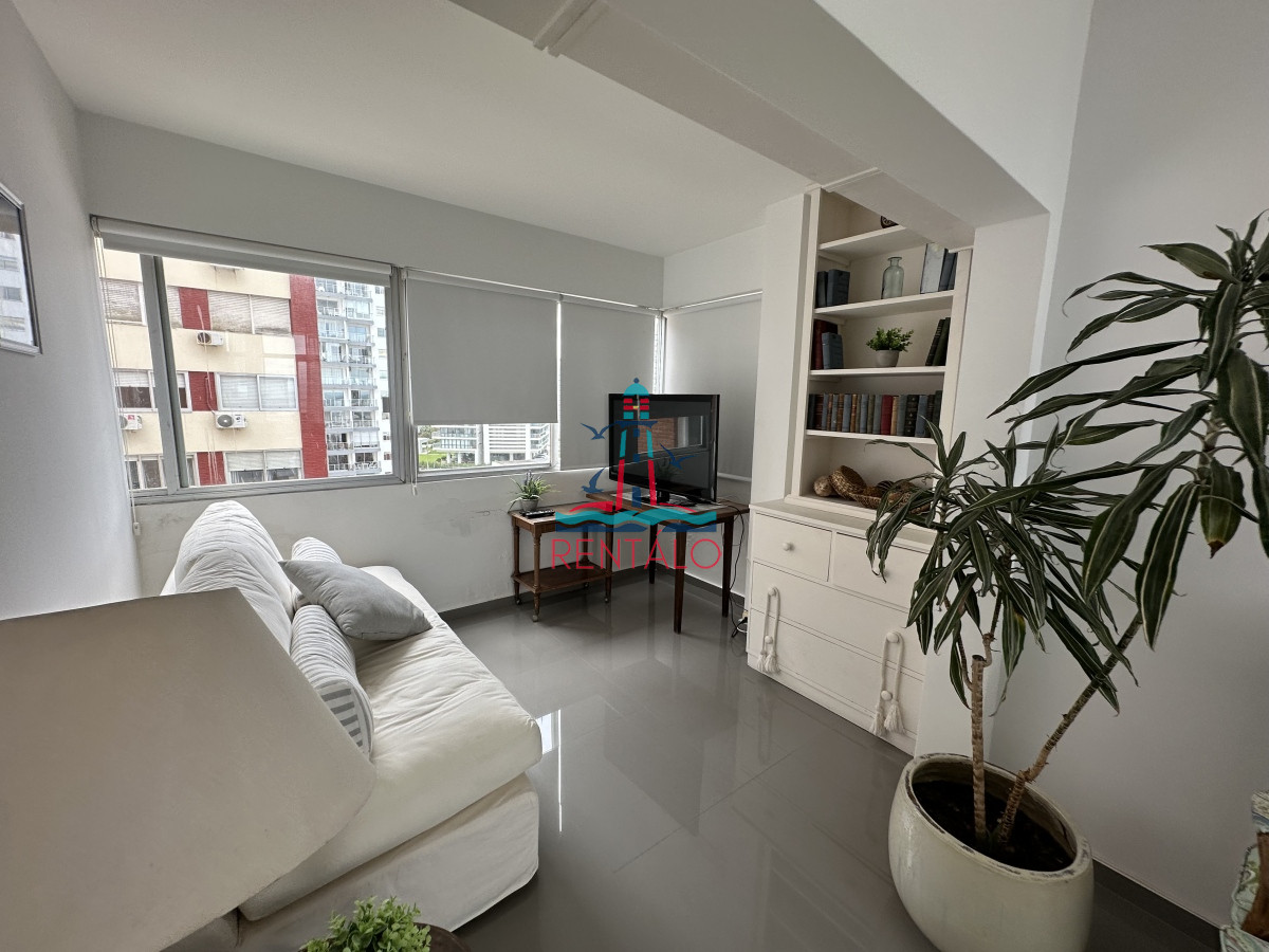 Apartamento ID.326 - Frente al mar. Apartamento en alquiler anual de 3 dormitorios en Punta del Este 