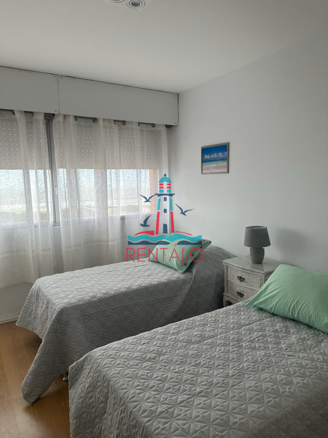 Apartamento ID.326 - Frente al mar. Apartamento en alquiler anual de 3 dormitorios en Punta del Este 