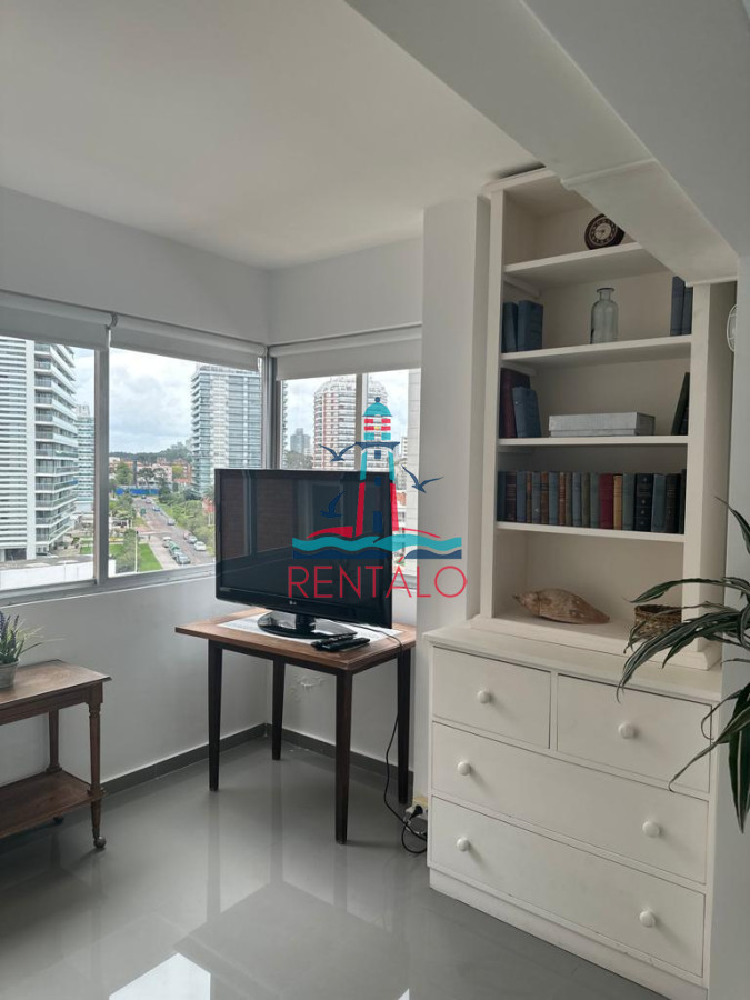 Apartamento ID.326 - Frente al mar. Apartamento en alquiler anual de 3 dormitorios en Punta del Este 