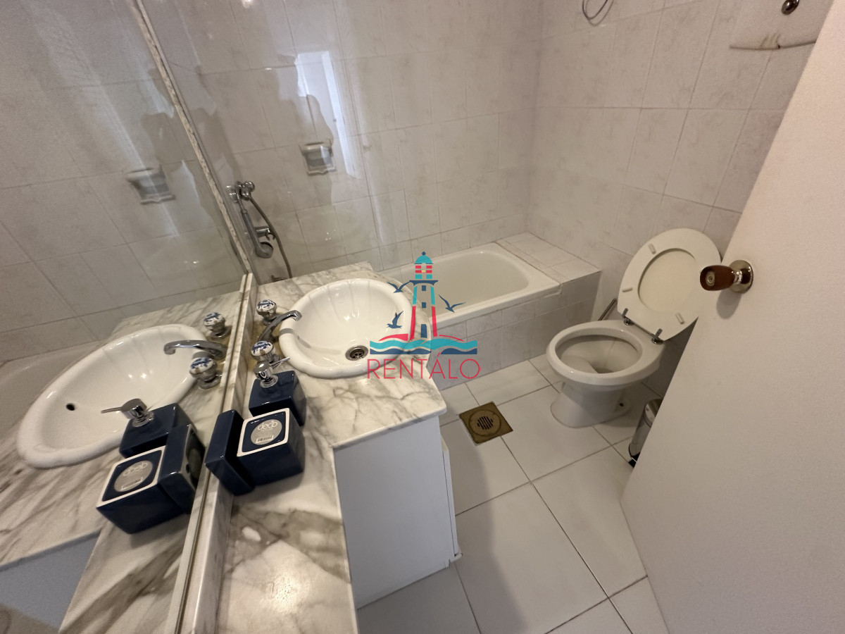 Apartamento ID.326 - Frente al mar. Apartamento en alquiler anual de 3 dormitorios en Punta del Este 