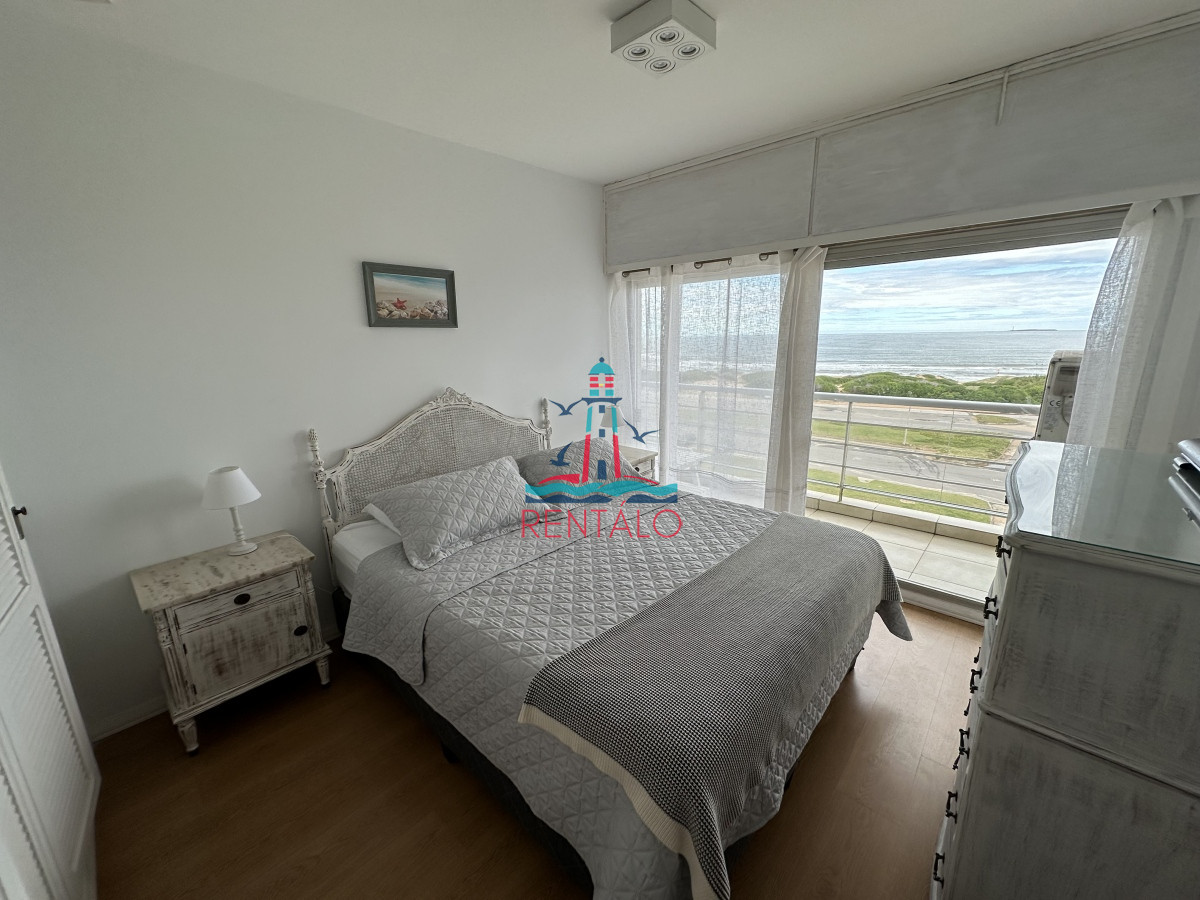 Apartamento ID.326 - Frente al mar. Apartamento en alquiler anual de 3 dormitorios en Punta del Este 