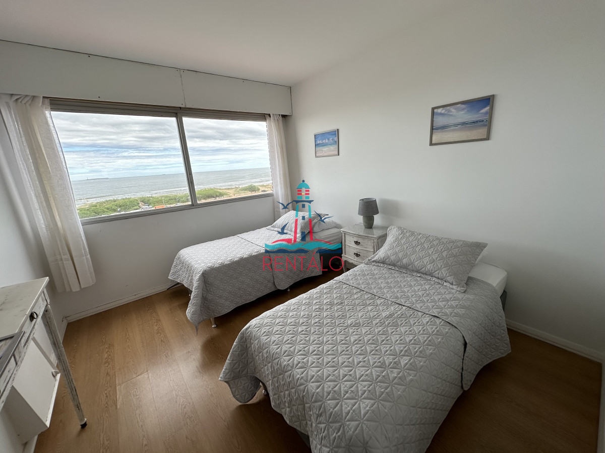Apartamento ID.326 - Frente al mar. Apartamento en alquiler anual de 3 dormitorios en Punta del Este 