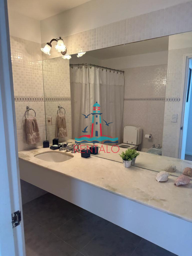Apartamento ID.326 - Frente al mar. Apartamento en alquiler anual de 3 dormitorios en Punta del Este 