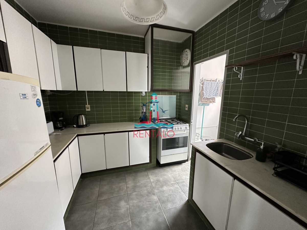 Apartamento ID.326 - Frente al mar. Apartamento en alquiler anual de 3 dormitorios en Punta del Este 
