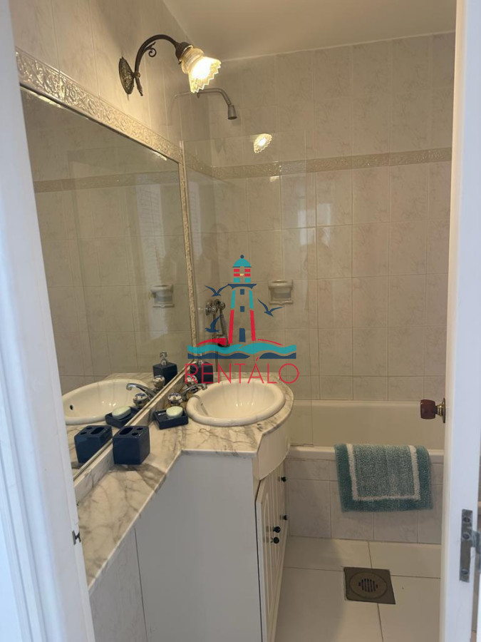 Apartamento ID.326 - Frente al mar. Apartamento en alquiler anual de 3 dormitorios en Punta del Este 