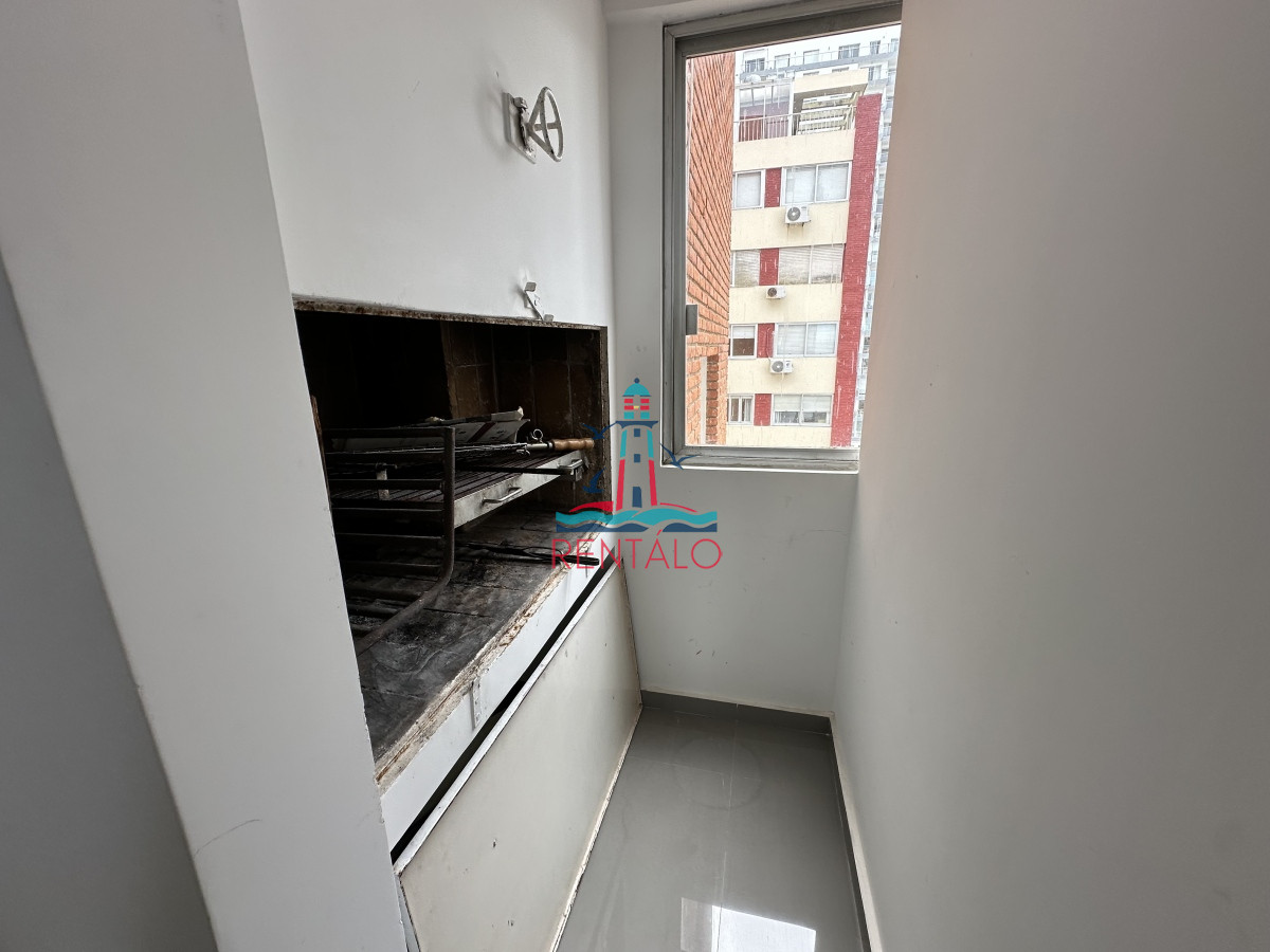 Apartamento ID.326 - Frente al mar. Apartamento en alquiler anual de 3 dormitorios en Punta del Este 