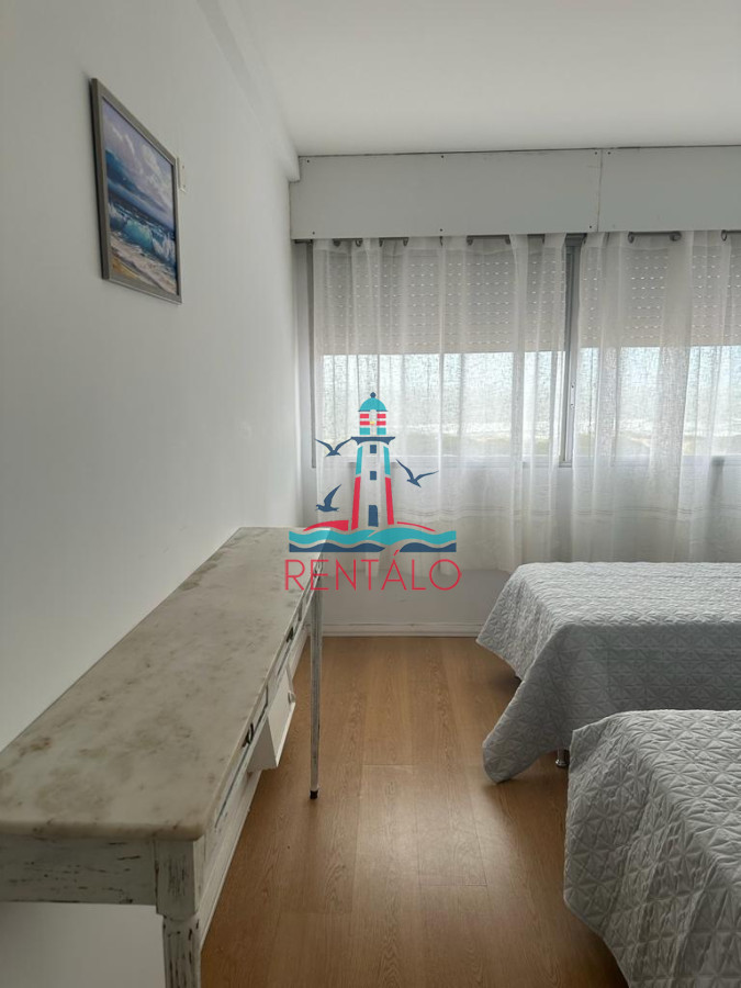 Apartamento ID.326 - Frente al mar. Apartamento en alquiler anual de 3 dormitorios en Punta del Este 
