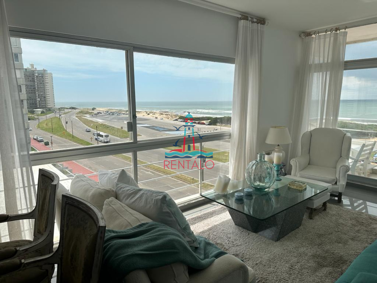 Apartamento ID.326 - Frente al mar. Apartamento en alquiler anual de 3 dormitorios en Punta del Este 