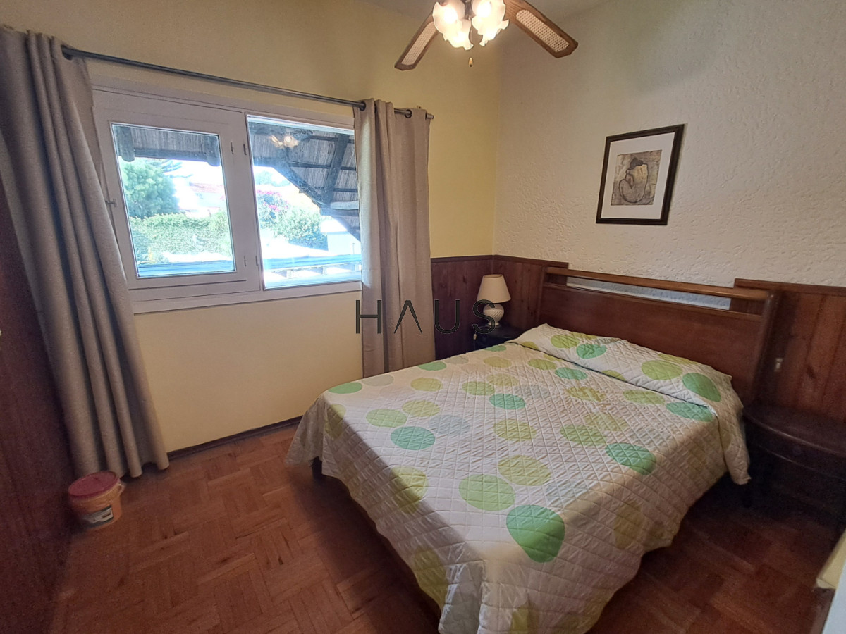 Casa ID.884 - PUNTA DEL ESTE A METROS DE PLAYA MANSA GRAN CASA DE 5 DORMITORIOS PISCINA CANCHA DE PADLE EN VENTA