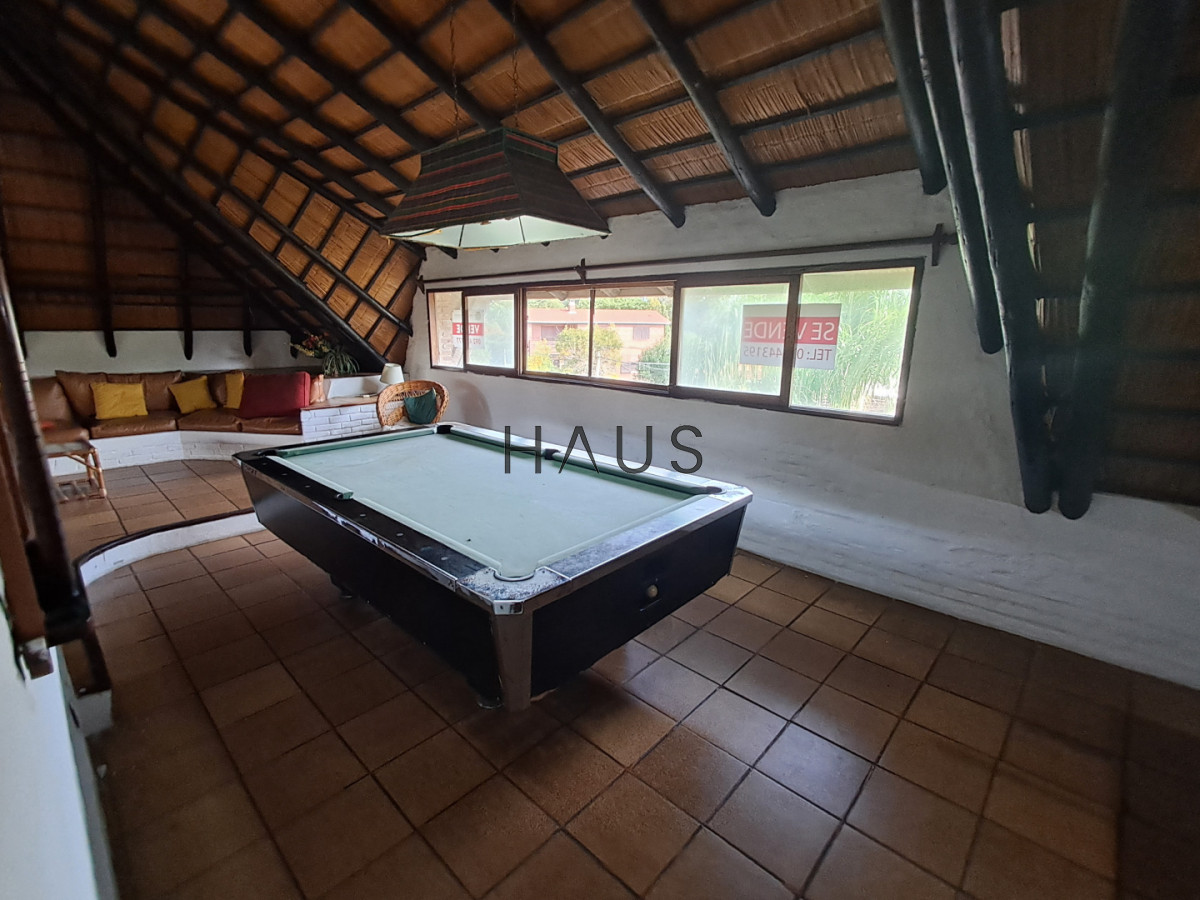 Casa ID.884 - PUNTA DEL ESTE A METROS DE PLAYA MANSA GRAN CASA DE 5 DORMITORIOS PISCINA CANCHA DE PADLE EN VENTA