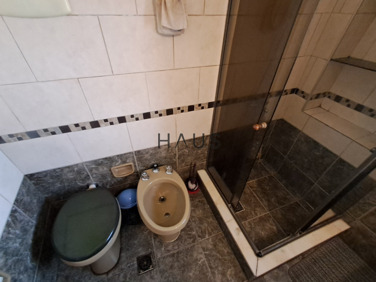 Casa ID.884 - PUNTA DEL ESTE A METROS DE PLAYA MANSA GRAN CASA DE 5 DORMITORIOS PISCINA CANCHA DE PADLE EN VENTA