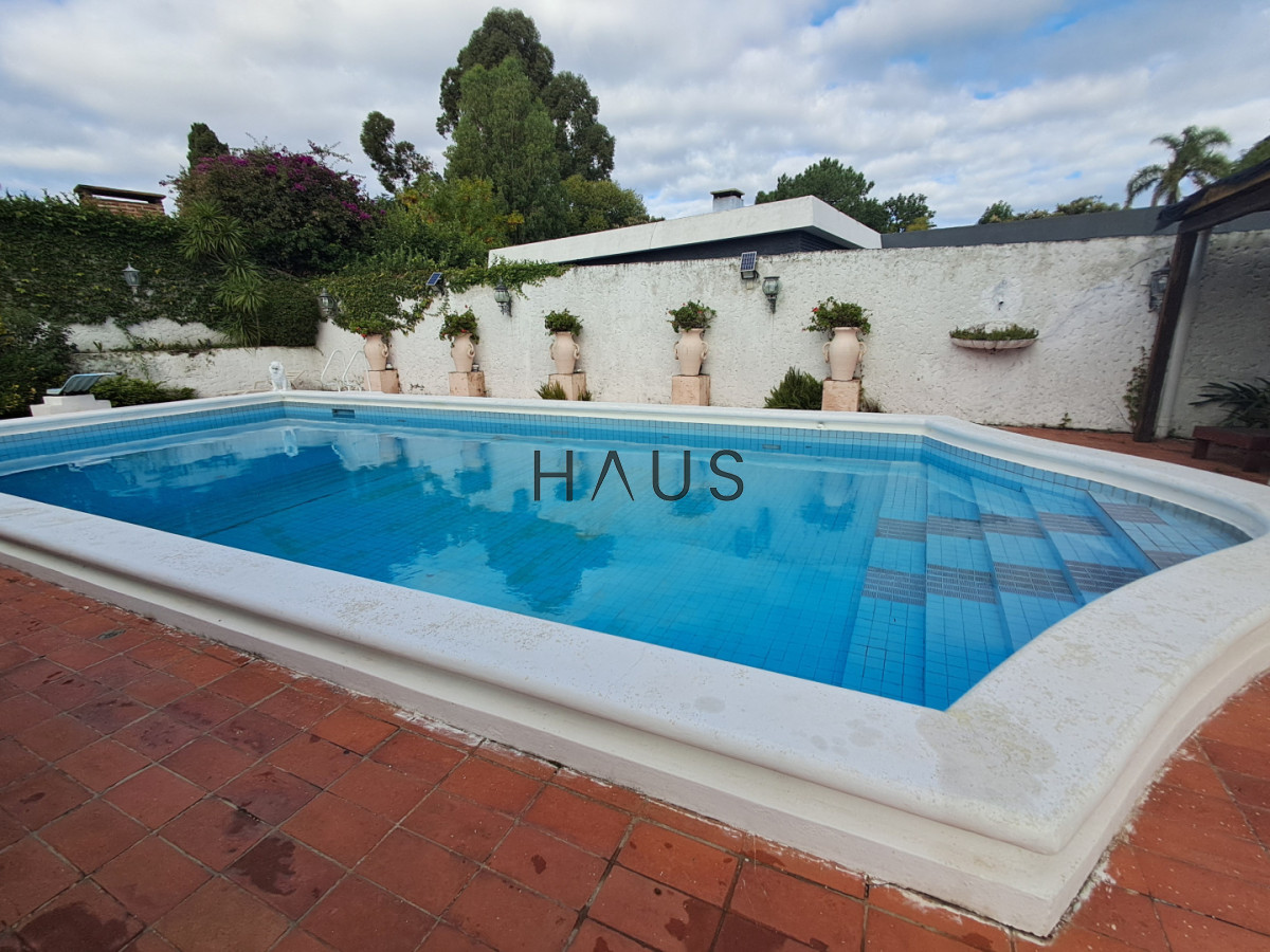 Casa ID.884 - PUNTA DEL ESTE A METROS DE PLAYA MANSA GRAN CASA DE 5 DORMITORIOS PISCINA CANCHA DE PADLE EN VENTA