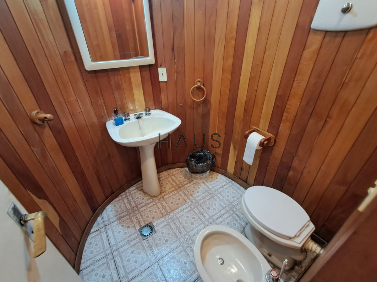 Casa ID.884 - PUNTA DEL ESTE A METROS DE PLAYA MANSA GRAN CASA DE 5 DORMITORIOS PISCINA CANCHA DE PADLE EN VENTA