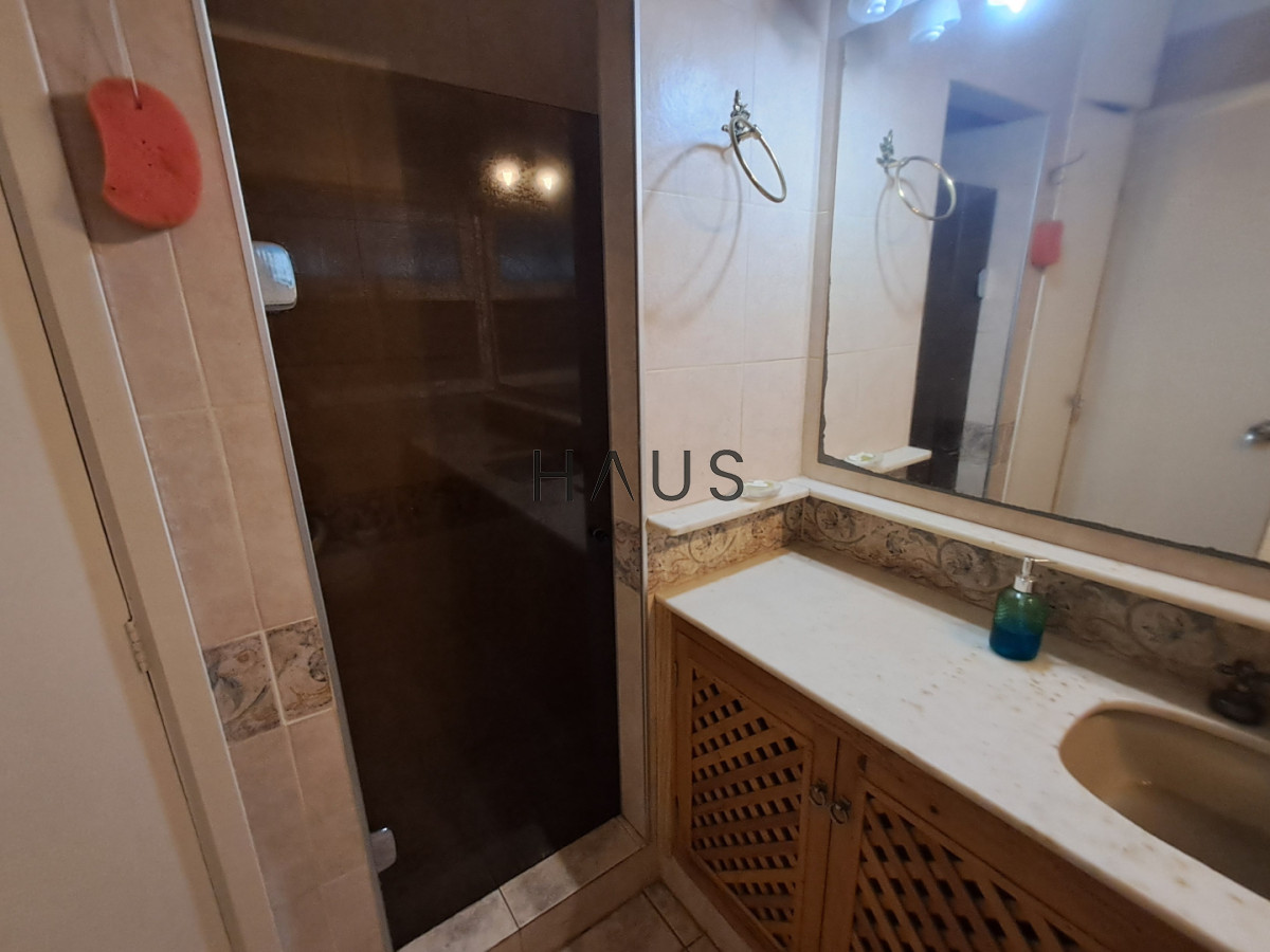 Casa ID.884 - PUNTA DEL ESTE A METROS DE PLAYA MANSA GRAN CASA DE 5 DORMITORIOS PISCINA CANCHA DE PADLE EN VENTA