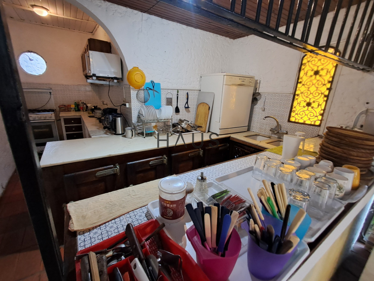 Casa ID.884 - PUNTA DEL ESTE A METROS DE PLAYA MANSA GRAN CASA DE 5 DORMITORIOS PISCINA CANCHA DE PADLE EN VENTA