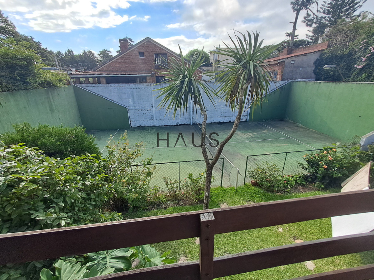 Casa ID.884 - PUNTA DEL ESTE A METROS DE PLAYA MANSA GRAN CASA DE 5 DORMITORIOS PISCINA CANCHA DE PADLE EN VENTA