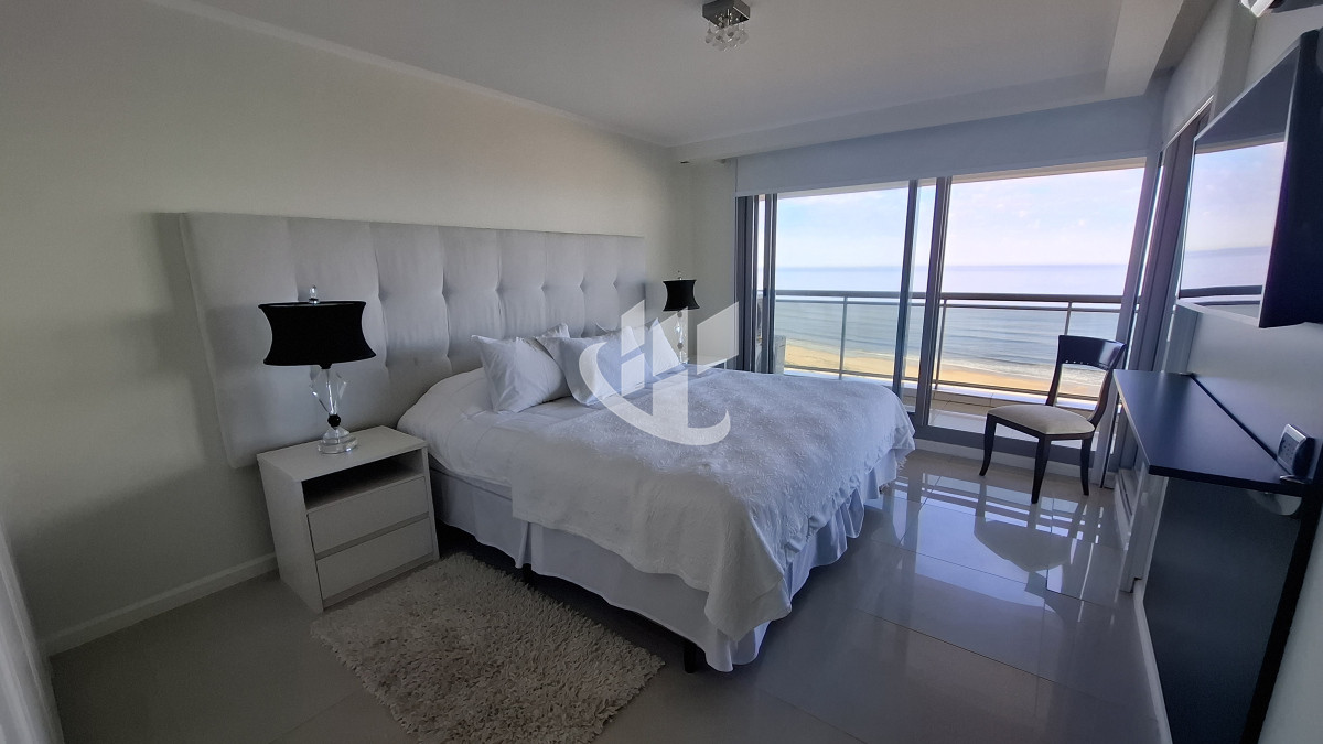 Apartamento ID.2040 - Venta departamento, primera linea 4 suites, Brava, Punta del Este