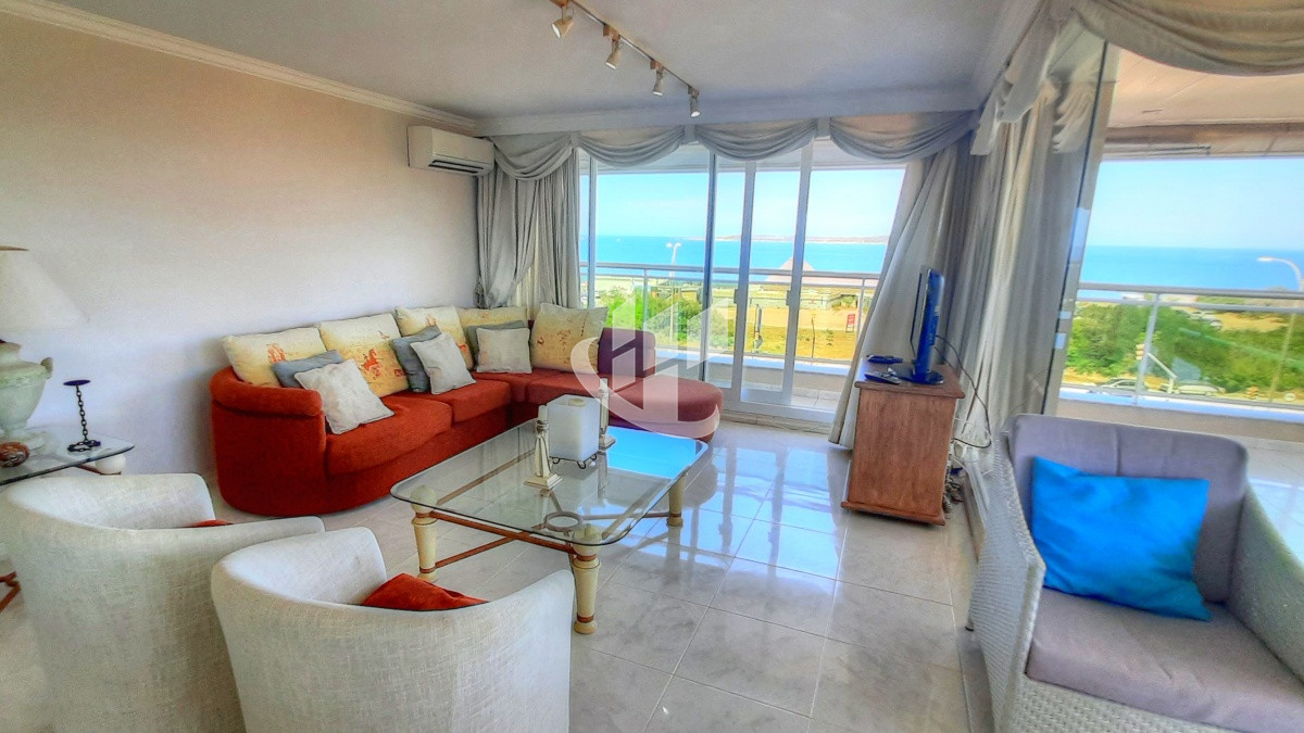 Apartamento ID.106 - Alquiler Temporal, 1era linea, playa Mansa, a metros del Casino, Punta del Este