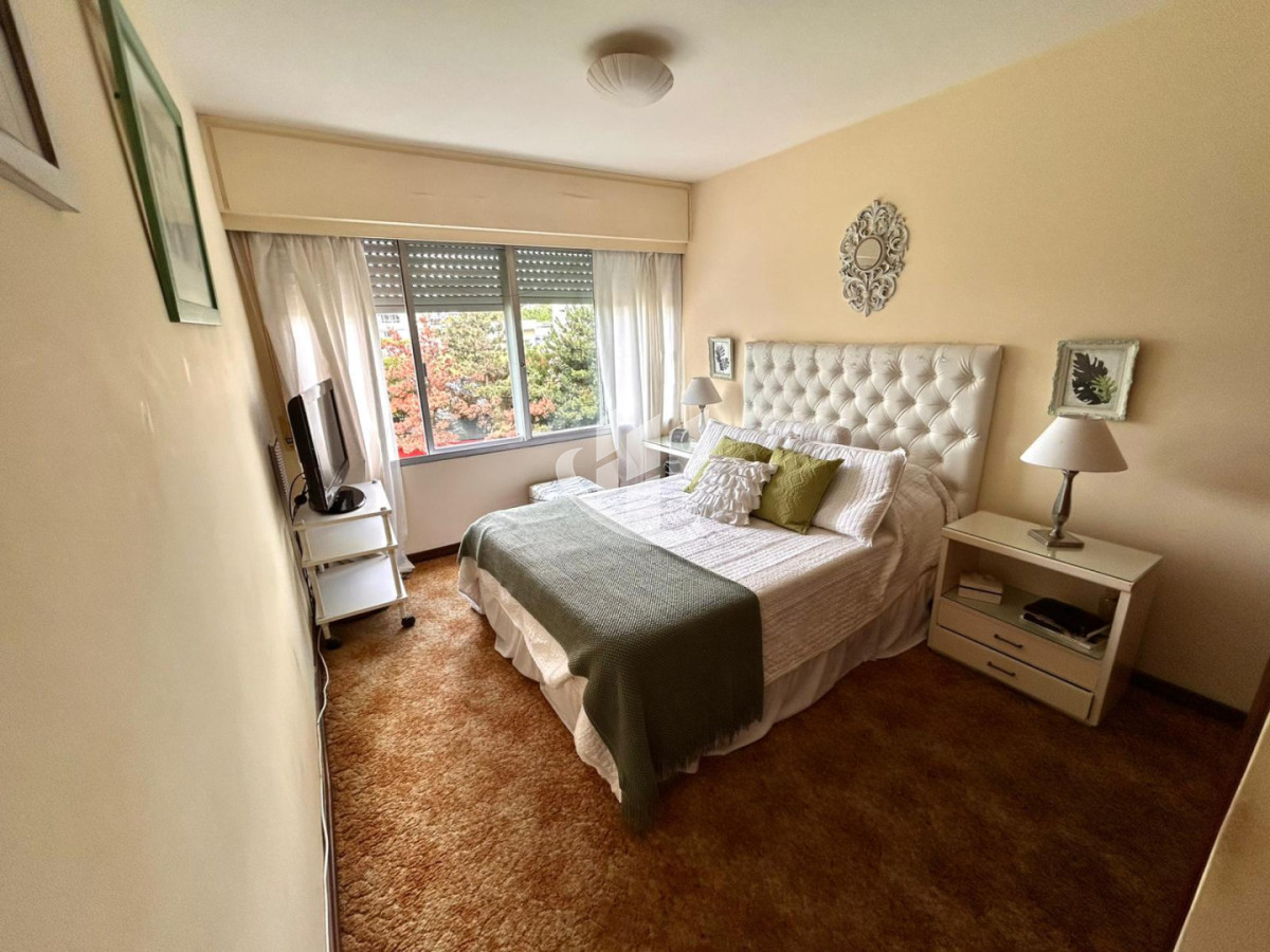 Apartamento ID.2408 - Alquiler Temporal 2 dormitorios Primera Linea Playa Mansa, Punta Del Este