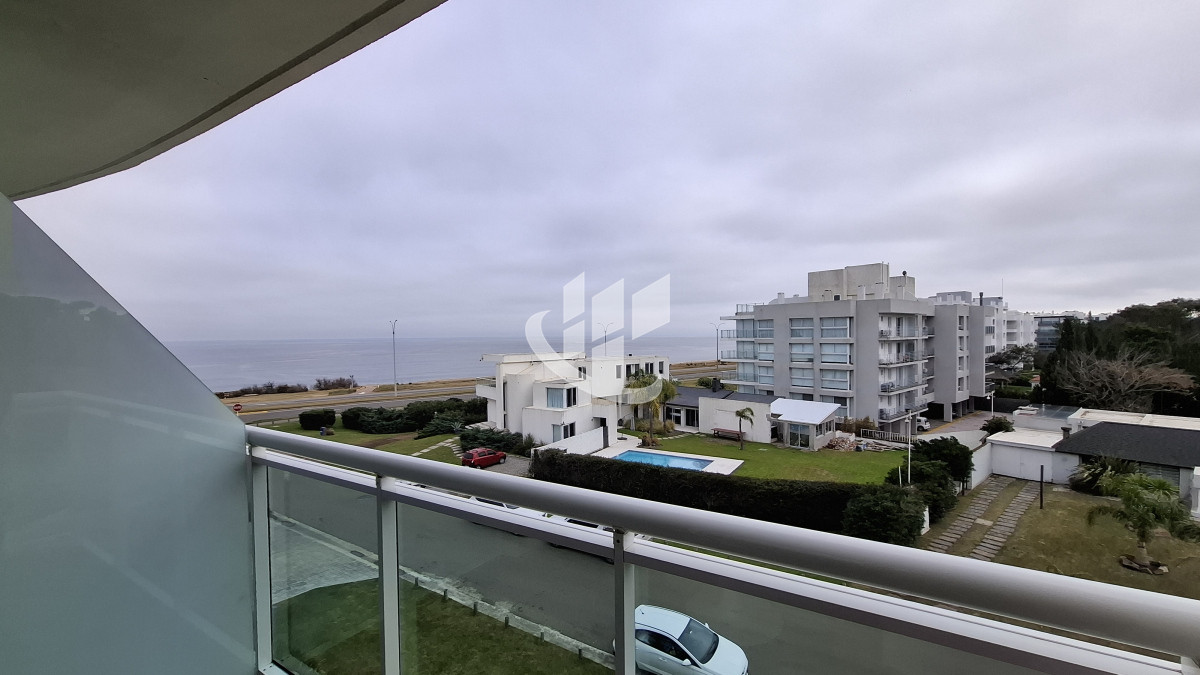 Apartamento ID.2031 - Alquiler Temporal, 2 dormitorios, parrillero propio, 1era linea, Mansa, Punta del Este